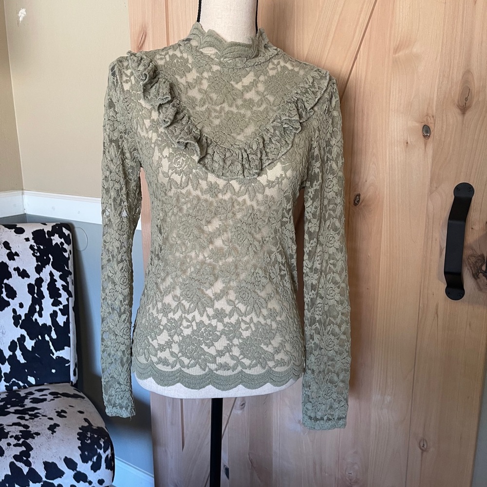 Forever 21 sage green lace top size large